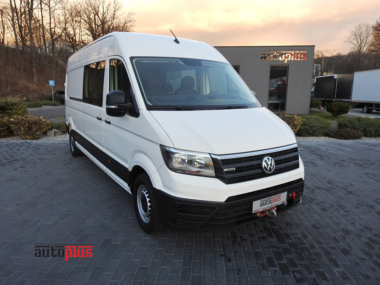 VOLKSWAGEN CRAFTER 4X4 4MOTION BOX DELIVERY VAN 7 SEATS AIR CONDITIONING 140HP - فان: صورة 1 VOLKSWAGEN CRAFTER 4X4 4MOTION BOX DELIVERY VAN 7 SEATS AIR CONDITIONING 140HP - فان: صورة 1