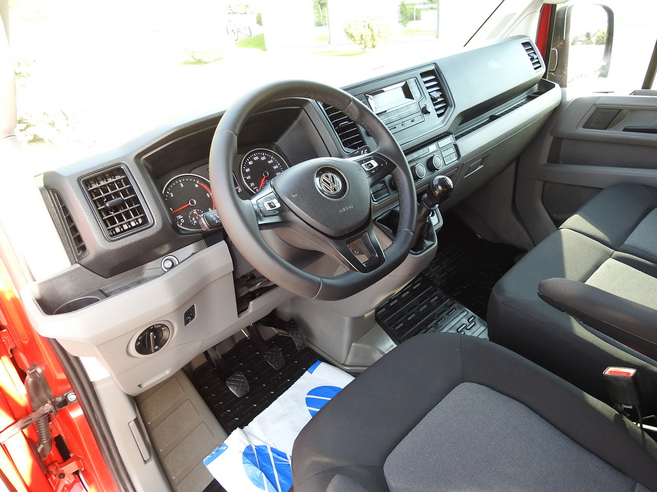 VOLKSWAGEN CRAFTER STAKE BODY DOUBLE CABIN DOKA 7 SEATS AIR CONDITIONING 140HP - الشاحنات الصغيرة كابينة مزدوجة: صورة 2 VOLKSWAGEN CRAFTER STAKE BODY DOUBLE CABIN DOKA 7 SEATS AIR CONDITIONING 140HP - الشاحنات الصغيرة كابينة مزدوجة: صورة 2