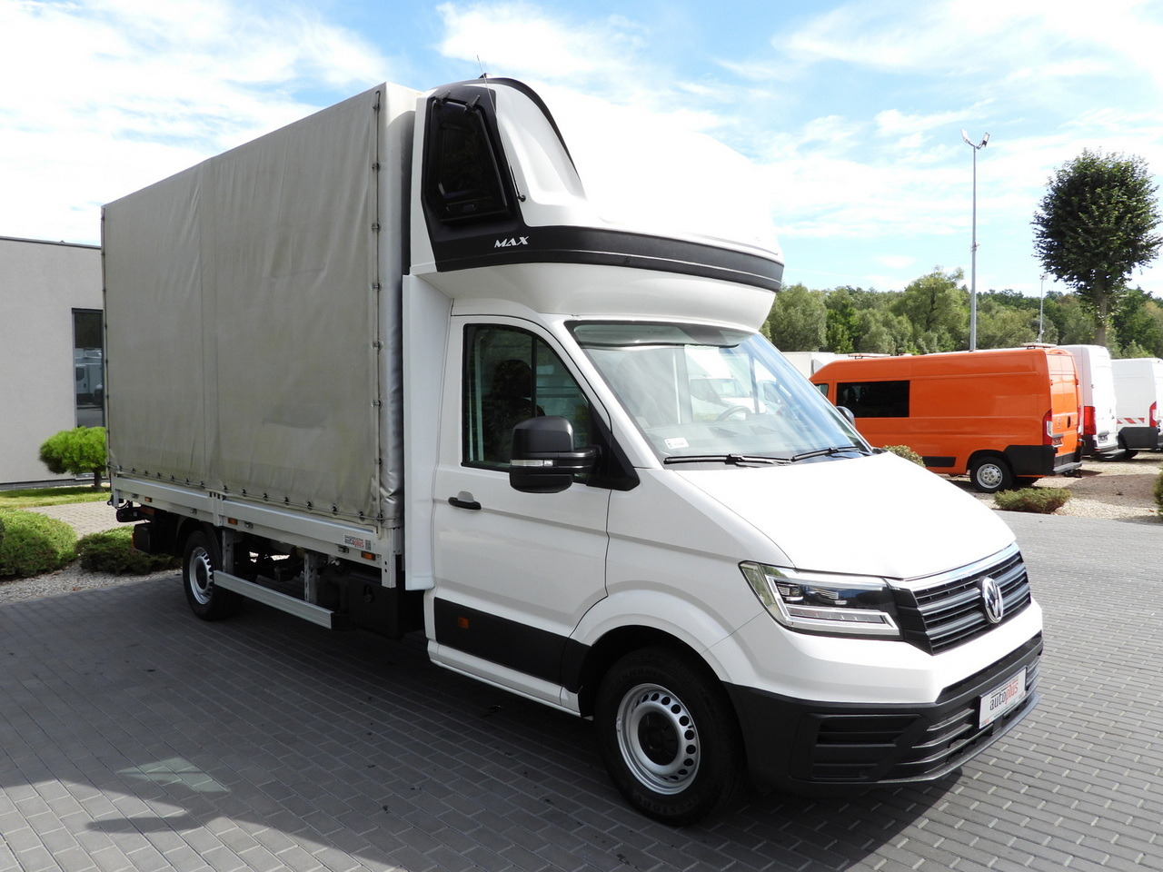 VOLKSWAGEN CRAFTER TARPAULIN LIFT 8 PALLETS WEBASTO CRUISE CONTROL LED LIGHTS AIR CONDITIONING 180HP - شاحنة مغلقة بستائر جانبية: صورة 4 VOLKSWAGEN CRAFTER TARPAULIN LIFT 8 PALLETS WEBASTO CRUISE CONTROL LED LIGHTS AIR CONDITIONING 180HP - شاحنة مغلقة بستائر جانبية: صورة 4