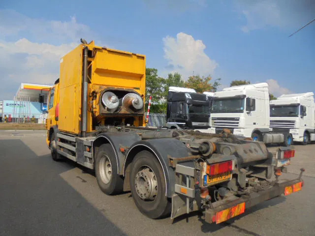 DAF 75.240 75 240 6X2 - شاحنة قمامة: صورة 4 DAF 75.240 75 240 6X2 - شاحنة قمامة: صورة 4