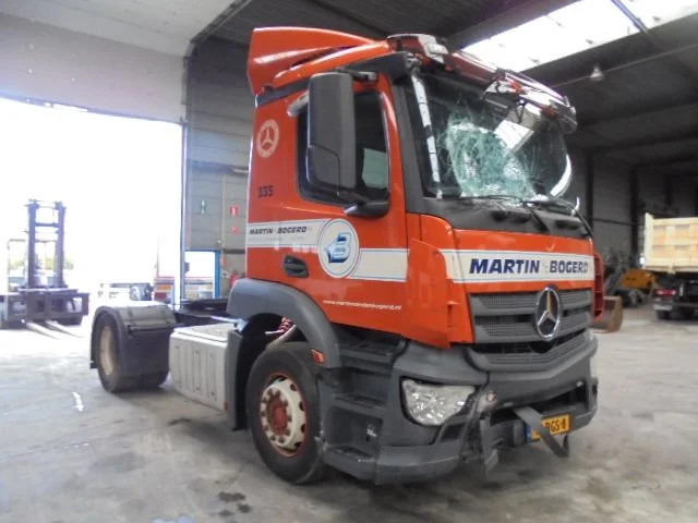 Mercedes-Benz Antos 1832 CABINE SCHADE - مقطورة السحب: صورة 3 Mercedes-Benz Antos 1832 CABINE SCHADE - مقطورة السحب: صورة 3
