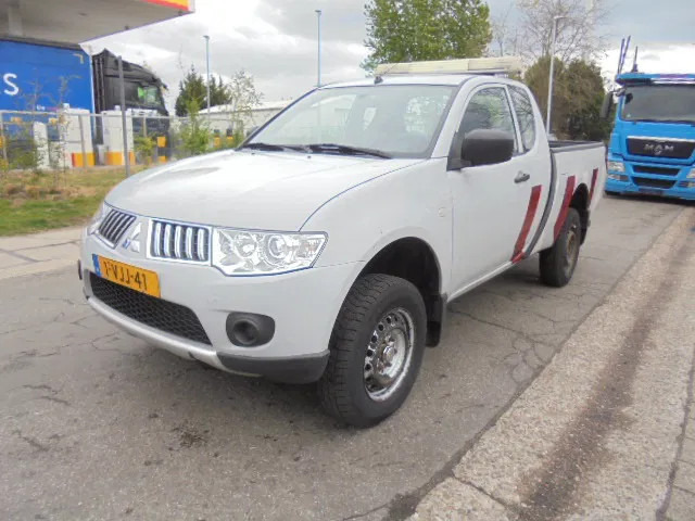 Mitsubishi L200 4X4 PICK-UP - شاحنة البيك أب: صورة 1 Mitsubishi L200 4X4 PICK-UP - شاحنة البيك أب: صورة 1