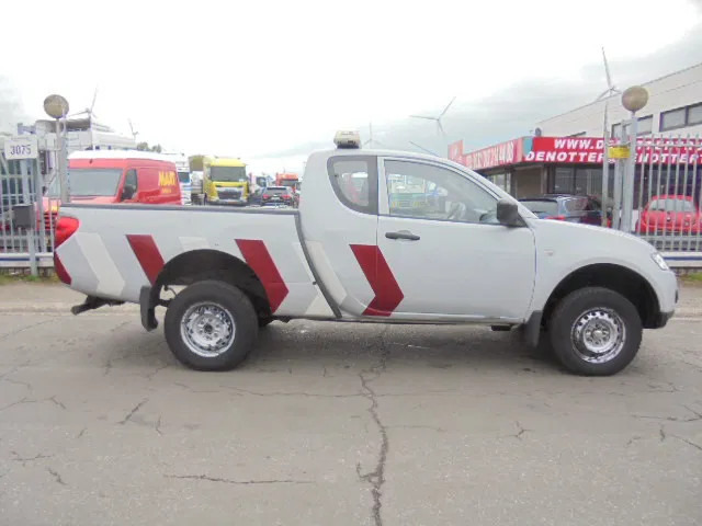 Mitsubishi L200 4X4 PICK-UP - شاحنة البيك أب: صورة 4 Mitsubishi L200 4X4 PICK-UP - شاحنة البيك أب: صورة 4