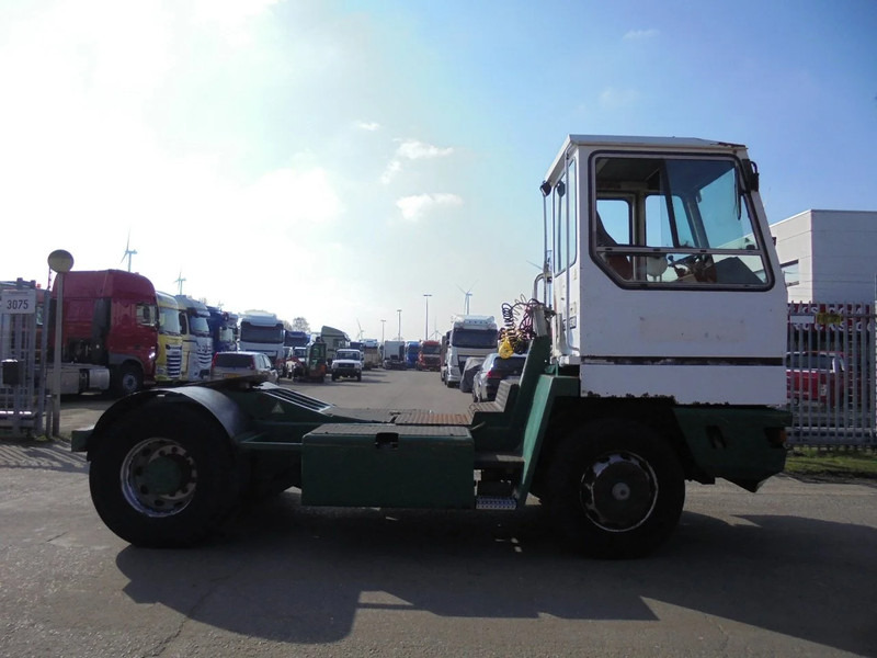 Terberg YT 180 - شاحنة نقل نصف مقطورة بالميناء: صورة 4 Terberg YT 180 - شاحنة نقل نصف مقطورة بالميناء: صورة 4