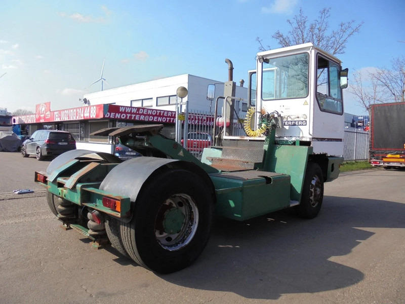 Terberg YT 180 - شاحنة نقل نصف مقطورة بالميناء: صورة 5 Terberg YT 180 - شاحنة نقل نصف مقطورة بالميناء: صورة 5