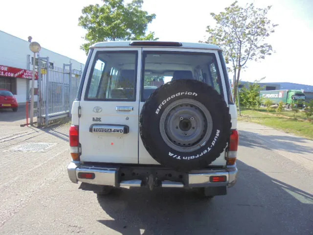 Toyota Land Cruiser HZJ76L 4X4 EXPORT OUTSIDE EU ONLY - سيارة: صورة 5 Toyota Land Cruiser HZJ76L 4X4 EXPORT OUTSIDE EU ONLY - سيارة: صورة 5