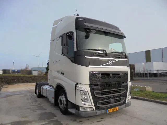 Volvo FH 420 MEGA NL TRUCK APK /TUV 01-05-2026 - مقطورة السحب: صورة 3 Volvo FH 420 MEGA NL TRUCK APK /TUV 01-05-2026 - مقطورة السحب: صورة 3