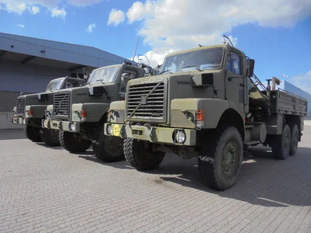 Volvo N 10 6X6 L + FASSI 3X IN STOCK - شاحنات مسطحة, شاحنة كرين: صورة 1 Volvo N 10 6X6 L + FASSI 3X IN STOCK - شاحنات مسطحة, شاحنة كرين: صورة 1