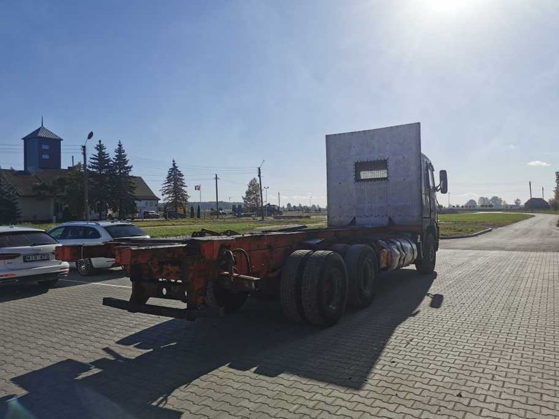 Volvo FH12 420 chassis truck - شاحنة بهيكل معدني للمقصورة: صورة 4 Volvo FH12 420 chassis truck - شاحنة بهيكل معدني للمقصورة: صورة 4