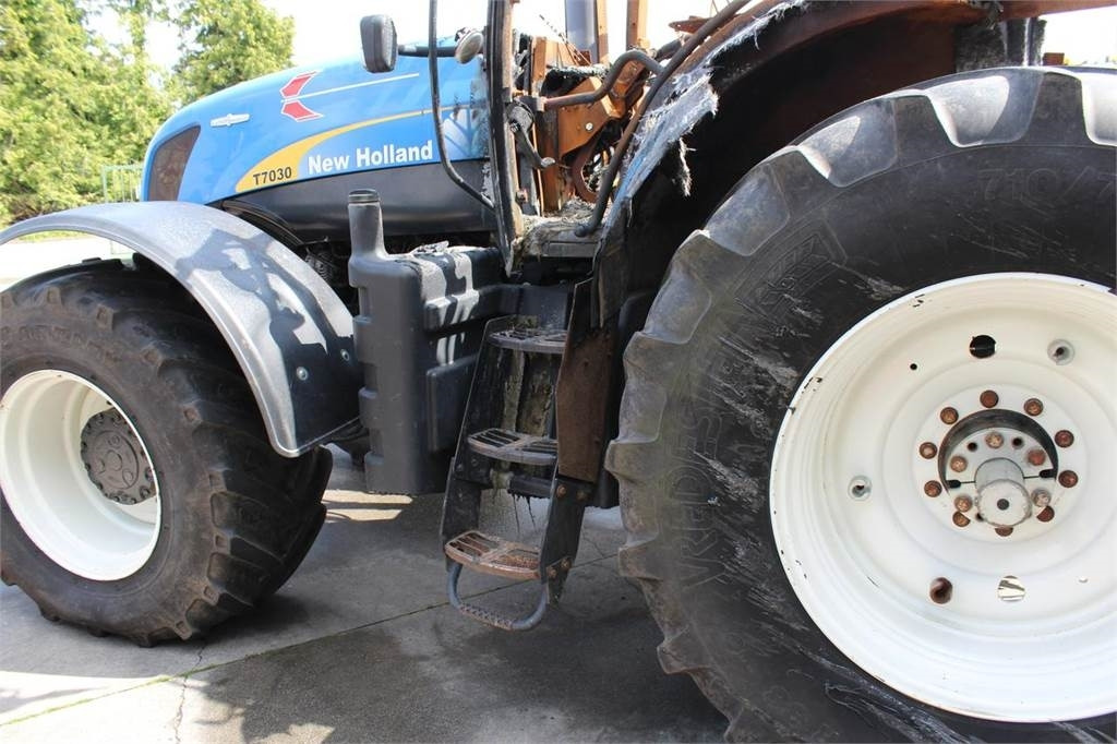 New Holland T7030 - جرار: صورة 5 New Holland T7030 - جرار: صورة 5