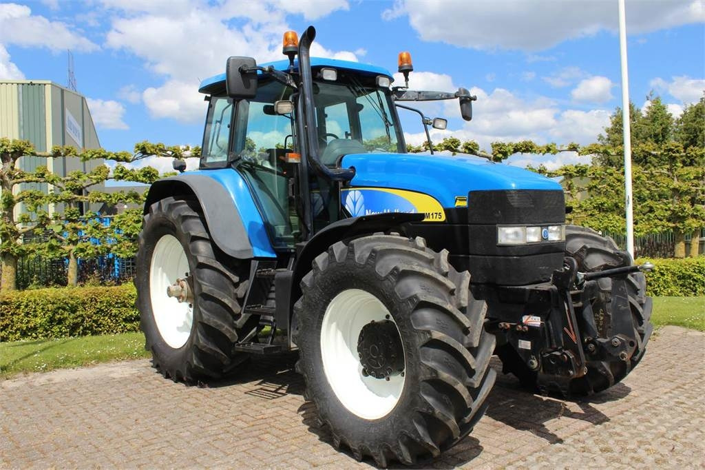 New Holland TM175 - جرار: صورة 2 New Holland TM175 - جرار: صورة 2