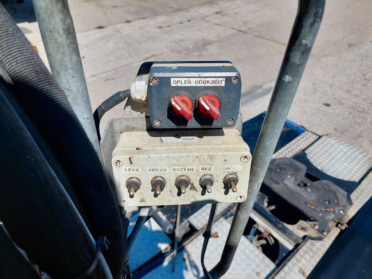 رأس تريلا MAN TG3 33.510 6X6 BL KRAN LANGHOLZ Kesla 2117ZT94: صورة 9