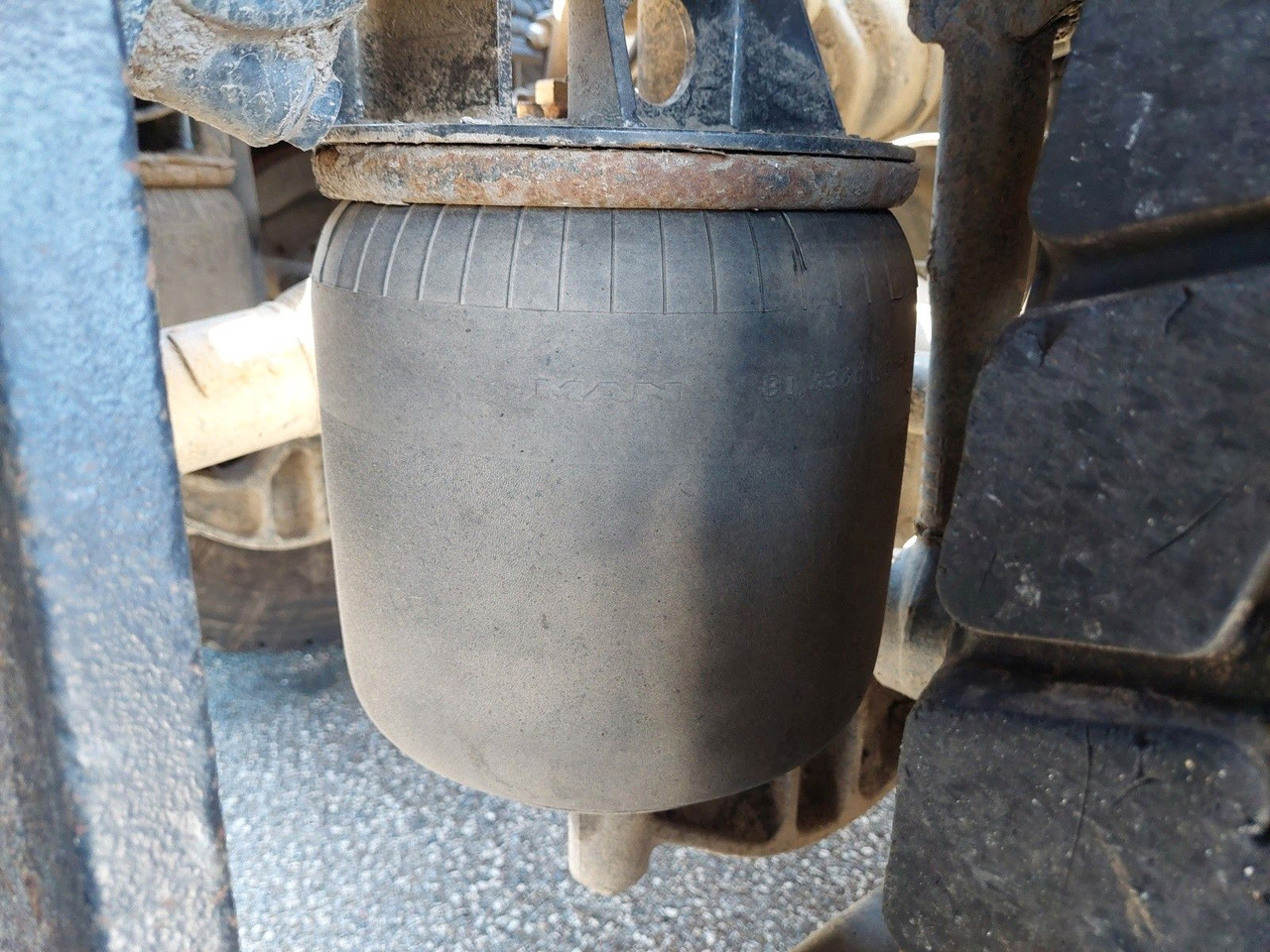 رأس تريلا MAN TG3 33.510 6X6 BL KRAN LANGHOLZ Kesla 2117ZT94: صورة 15