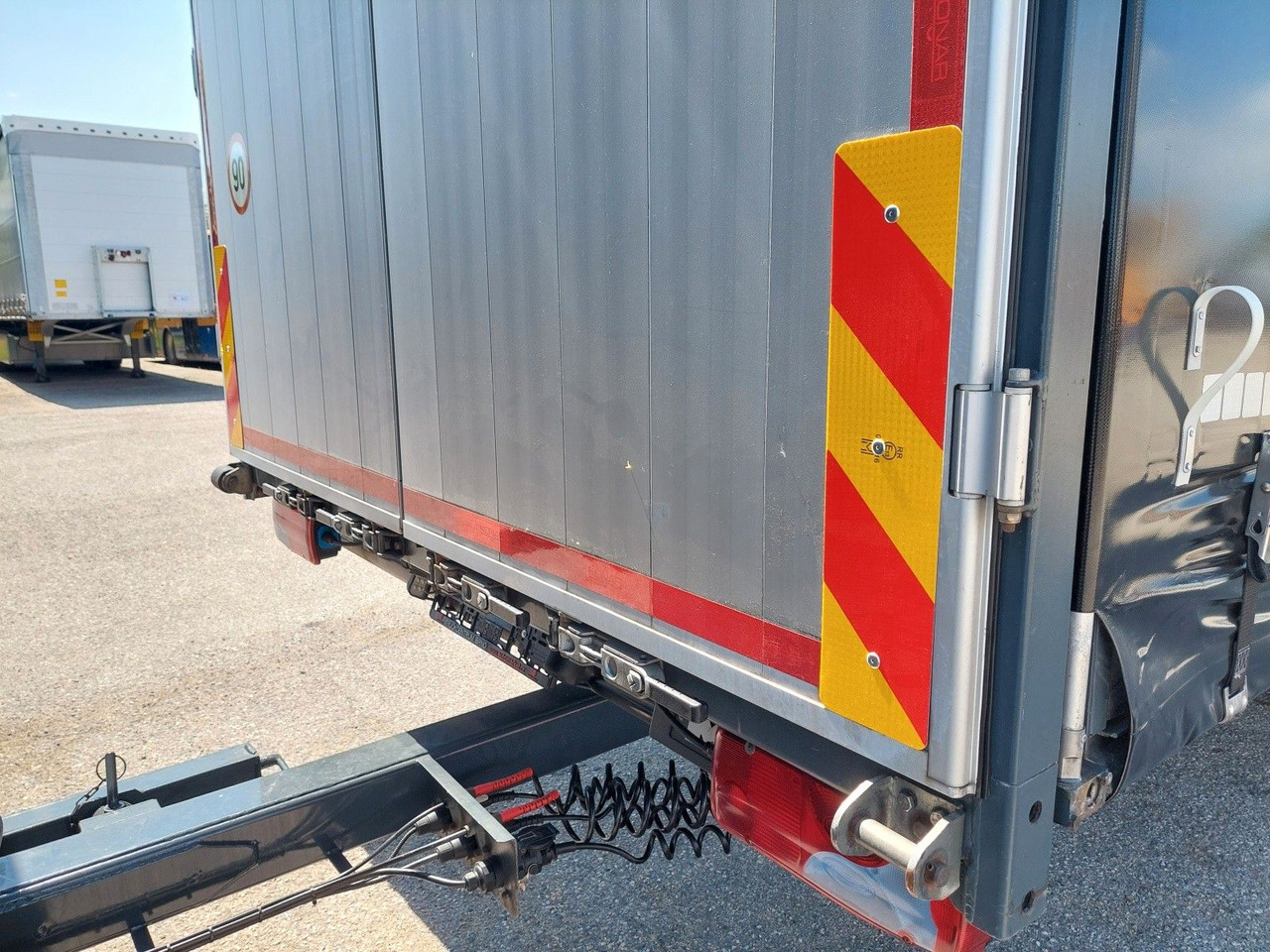 MAN TGL 12.250 BL 4x2 + Anhänger KONAR 38 Paletten - شاحنة ذات ستائر جانبية: صورة 5 MAN TGL 12.250 BL 4x2 + Anhänger KONAR 38 Paletten - شاحنة ذات ستائر جانبية: صورة 5