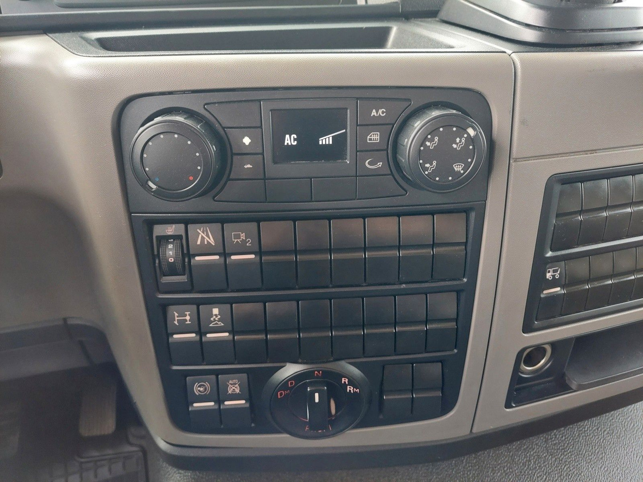 تأجير MAN TGL 12.250 BL 4x2 MAN TGL 12.250 BL 4x2: صورة 36 تأجير MAN TGL 12.250 BL 4x2 MAN TGL 12.250 BL 4x2: صورة 36