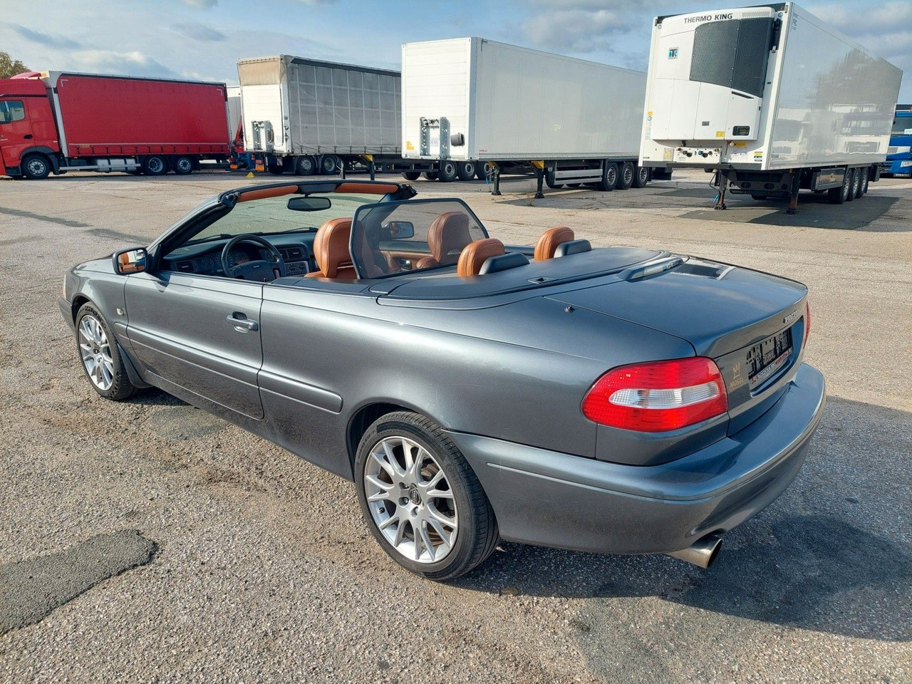 Volvo C70 Cabriolet 2.4 T - كابريوليه: صورة 3 Volvo C70 Cabriolet 2.4 T - كابريوليه: صورة 3