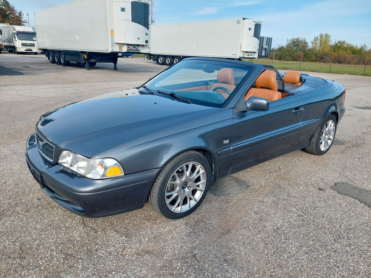 Volvo C70 Cabriolet 2.4 T - كابريوليه: صورة 1 Volvo C70 Cabriolet 2.4 T - كابريوليه: صورة 1