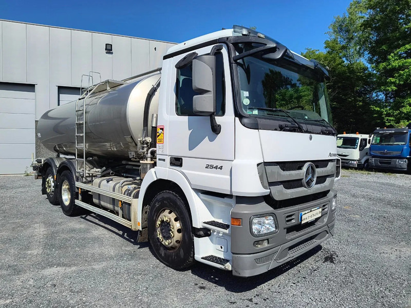 Mercedes-Benz Actros 2544 INSULATED INOX TANK 15000L - شاحنة صهريج: صورة 3 Mercedes-Benz Actros 2544 INSULATED INOX TANK 15000L - شاحنة صهريج: صورة 3