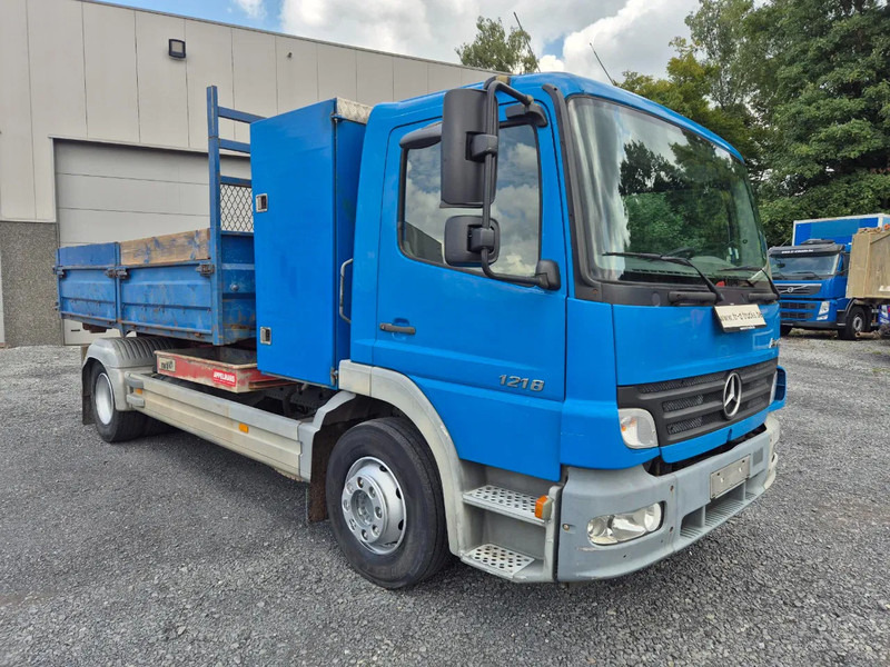 Mercedes-Benz Atego 1218 HOOK SYSTEM + CONTAINER INCLUDED (!) - شاحنة برافعة خطافية: صورة 3 Mercedes-Benz Atego 1218 HOOK SYSTEM + CONTAINER INCLUDED (!) - شاحنة برافعة خطافية: صورة 3