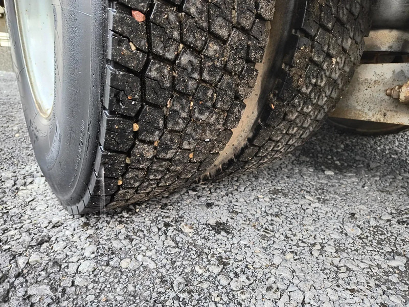 شاحنة ذات ستائر جانبية Mercedes-Benz Axor 1829 + D'HOLLANDIA 2000 KG: صورة 11