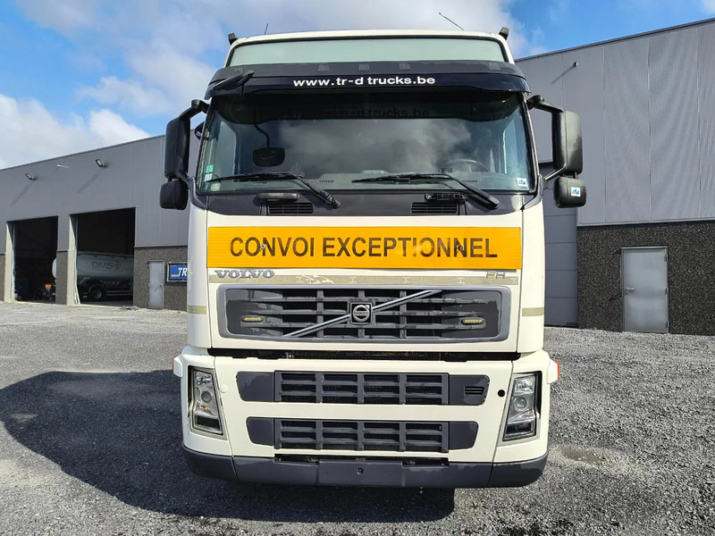 Volvo FH 13.520 6X2 - 90 TON - VOITH RETARDER - BIG AXLES - LIFTING AXLE - مقطورة السحب: صورة 2 Volvo FH 13.520 6X2 - 90 TON - VOITH RETARDER - BIG AXLES - LIFTING AXLE - مقطورة السحب: صورة 2