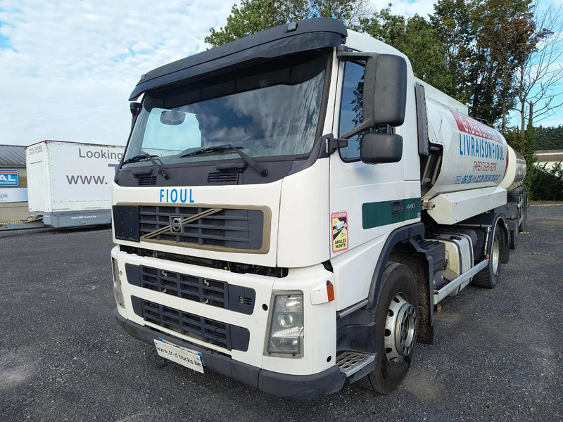 Volvo FM 440 13000L FUEL / CARBURANT - 4 COMP - شاحنة صهريج: صورة 1 Volvo FM 440 13000L FUEL / CARBURANT - 4 COMP - شاحنة صهريج: صورة 1