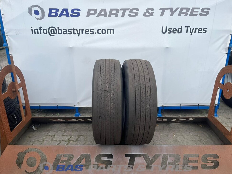 Continental Continental 315/70R22.5 EfficientPro HS5 156/150 M+S 3PMSF gebruikte set - إطارات - شاحنة: صورة 1 Continental Continental 315/70R22.5 EfficientPro HS5 156/150 M+S 3PMSF gebruikte set - إطارات - شاحنة: صورة 1