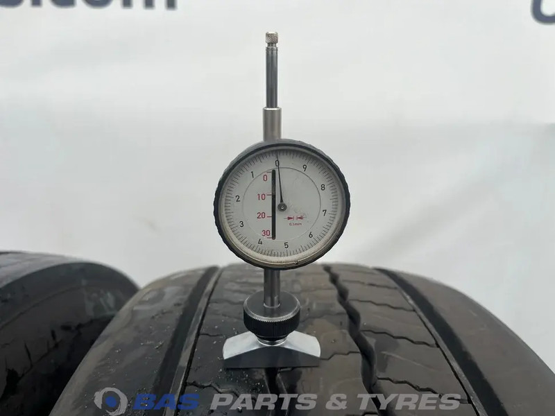 Continental Continental 315/70R22.5 Hybrid HS5 156/150 M+S 3PMSF gebruikte set - إطارات - شاحنة: صورة 3 Continental Continental 315/70R22.5 Hybrid HS5 156/150 M+S 3PMSF gebruikte set - إطارات - شاحنة: صورة 3