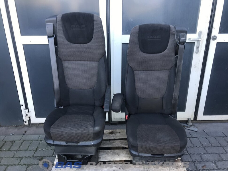 DAF XF106 Stoelen set DAF 1844320 - مقعد - شاحنة: صورة 1 DAF XF106 Stoelen set DAF 1844320 - مقعد - شاحنة: صورة 1