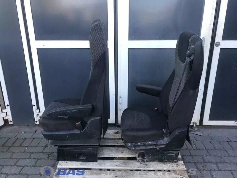 DAF XF106 Stoelen set DAF 1844320 - مقعد - شاحنة: صورة 2 DAF XF106 Stoelen set DAF 1844320 - مقعد - شاحنة: صورة 2