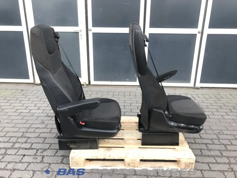 DAF XF106 Stoelen set DAF 1844340 - مقعد - شاحنة: صورة 4 DAF XF106 Stoelen set DAF 1844340 - مقعد - شاحنة: صورة 4