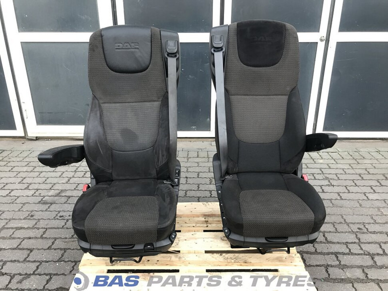 DAF XF106 Stoelen set DAF 1844340 - مقعد - شاحنة: صورة 1 DAF XF106 Stoelen set DAF 1844340 - مقعد - شاحنة: صورة 1