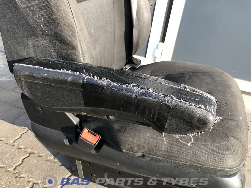 Mercedes-Benz Actros MP4 Chauffeursstoel Mercedes A 960 910 47 01 - مقعد - شاحنة: صورة 5 Mercedes-Benz Actros MP4 Chauffeursstoel Mercedes A 960 910 47 01 - مقعد - شاحنة: صورة 5