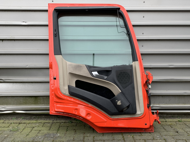 Mercedes-Benz Arocs Portier Links Mercedes A 960 720 25 03 - باب و قطع الغيار - شاحنة: صورة 2 Mercedes-Benz Arocs Portier Links Mercedes A 960 720 25 03 - باب و قطع الغيار - شاحنة: صورة 2