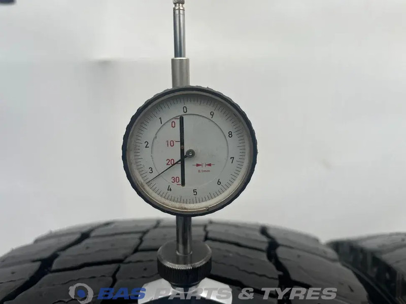 Michelin Remix Michelin Remix 295/60R22.5 X Multi D 150/147 M+S 3PMSF gebruikte set - إطارات - شاحنة: صورة 3 Michelin Remix Michelin Remix 295/60R22.5 X Multi D 150/147 M+S 3PMSF gebruikte set - إطارات - شاحنة: صورة 3