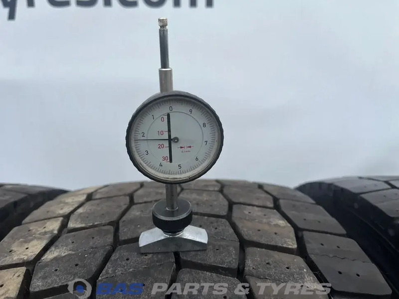 Michelin Remix Michelin Remix 315/70R22.5 X Multi D 154/150 M+S 3PMSF gebruikte set - إطارات - شاحنة: صورة 3 Michelin Remix Michelin Remix 315/70R22.5 X Multi D 154/150 M+S 3PMSF gebruikte set - إطارات - شاحنة: صورة 3