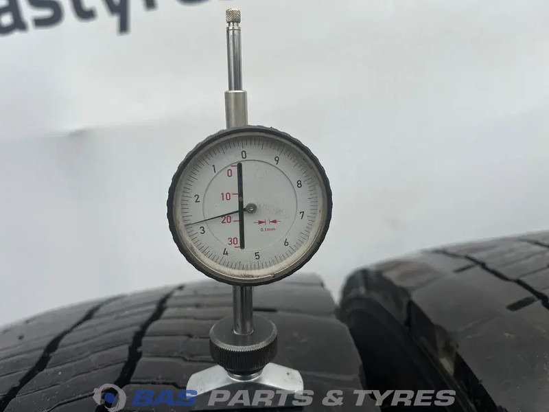 Michelin Remix Michelin Remix 315/70R22.5 X Multi D 154/150 M+S 3PMSF gebruikte set - إطارات - شاحنة: صورة 3 Michelin Remix Michelin Remix 315/70R22.5 X Multi D 154/150 M+S 3PMSF gebruikte set - إطارات - شاحنة: صورة 3