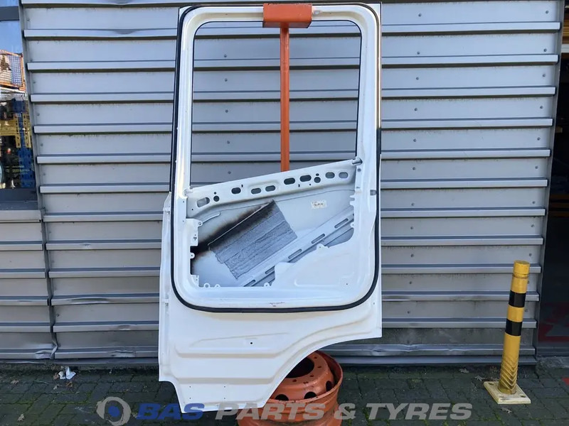 Scania R-Serie NextGen Portier Rechts Scania 2044984 - باب و قطع الغيار - شاحنة: صورة 2 Scania R-Serie NextGen Portier Rechts Scania 2044984 - باب و قطع الغيار - شاحنة: صورة 2