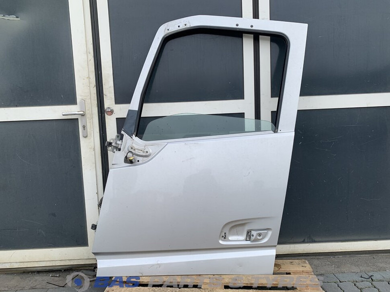 Volvo FH4 Portier Links Volvo 82183078 - باب و قطع الغيار - شاحنة: صورة 1 Volvo FH4 Portier Links Volvo 82183078 - باب و قطع الغيار - شاحنة: صورة 1