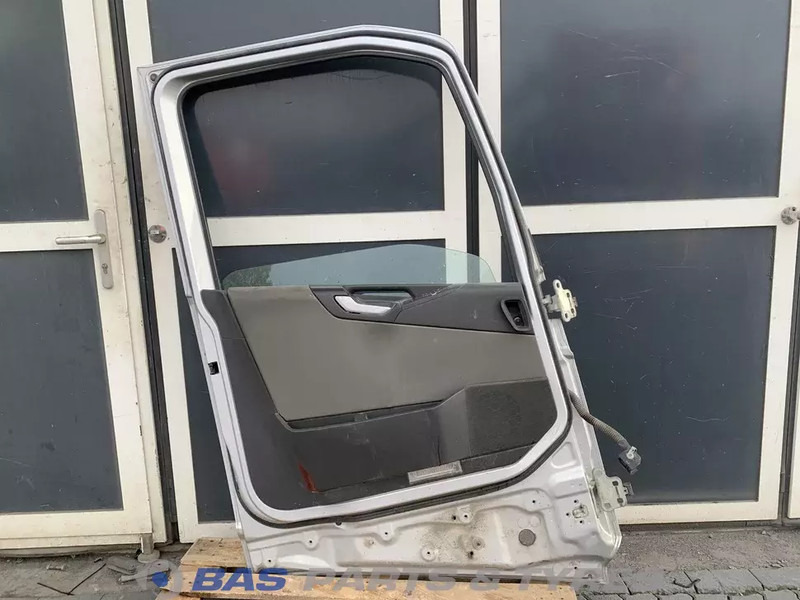 Volvo FH4 Portier Links Volvo 82183078 - باب و قطع الغيار - شاحنة: صورة 2 Volvo FH4 Portier Links Volvo 82183078 - باب و قطع الغيار - شاحنة: صورة 2