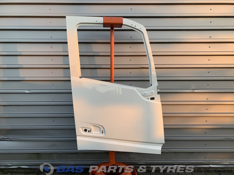 Volvo FH4 Portier Rechts Volvo 82183386 - باب و قطع الغيار - شاحنة: صورة 1 Volvo FH4 Portier Rechts Volvo 82183386 - باب و قطع الغيار - شاحنة: صورة 1