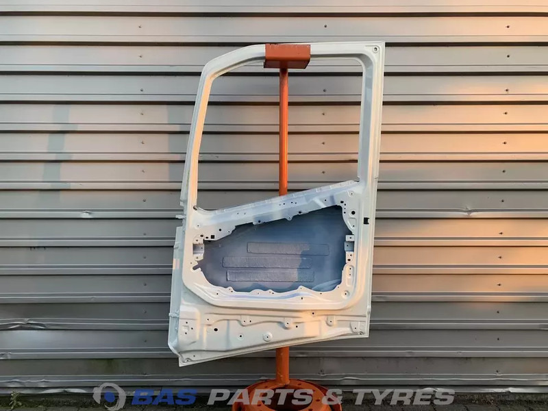 Volvo FH4 Portier Rechts Volvo 82183386 - باب و قطع الغيار - شاحنة: صورة 2 Volvo FH4 Portier Rechts Volvo 82183386 - باب و قطع الغيار - شاحنة: صورة 2