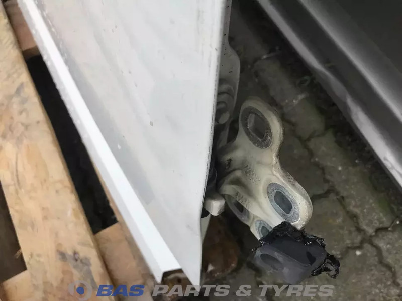 Volvo FH4 - باب و قطع الغيار - شاحنة: صورة 4 Volvo FH4 - باب و قطع الغيار - شاحنة: صورة 4