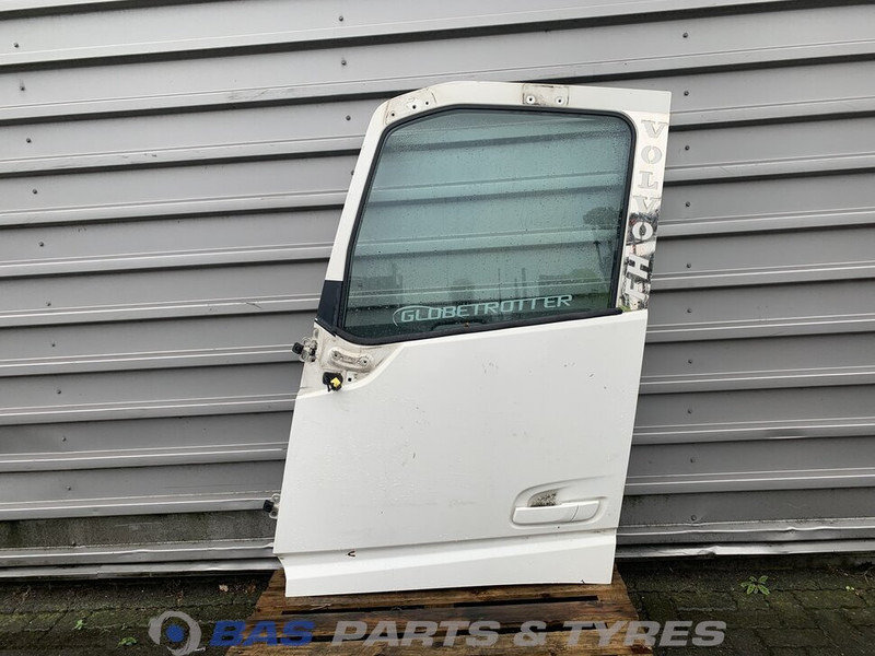 Volvo FH4 - باب و قطع الغيار - شاحنة: صورة 1 Volvo FH4 - باب و قطع الغيار - شاحنة: صورة 1