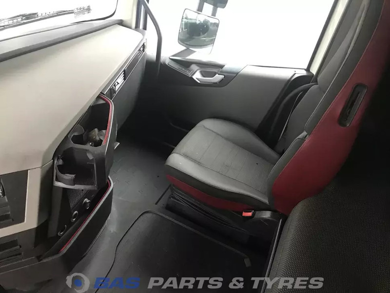 الكابينة والداخلية - شاحنة Volvo FH4: صورة 8