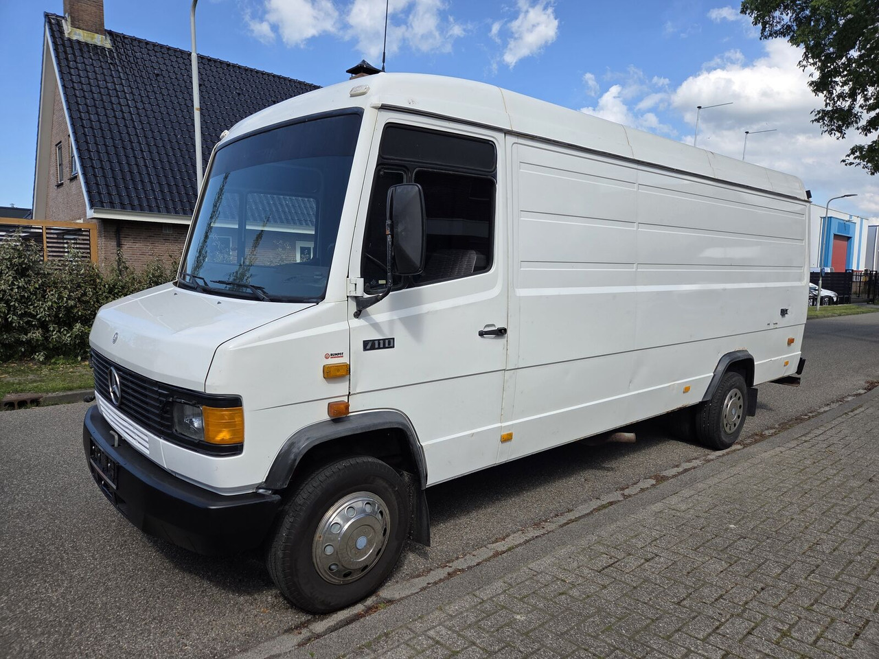 Mercedes-Benz 711D Vario Ecovan (1986) gesloten bestelwagen - فان: صورة 1 Mercedes-Benz 711D Vario Ecovan (1986) gesloten bestelwagen - فان: صورة 1