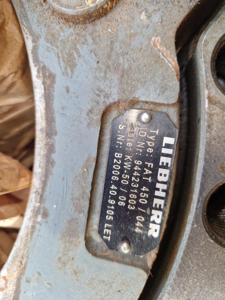 Mando Final Liebherr R954 li - محرك السفر - حفّار: صورة 1 Mando Final Liebherr R954 li - محرك السفر - حفّار: صورة 1