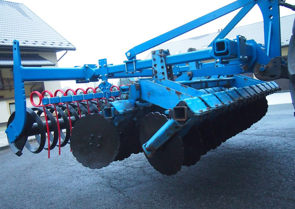 Brona talerzowa Rabe Werk RABE WERK Fielo biro 3000 2006 Brona talerzowa RABE - مسفلة قرصية: صورة 3 Brona talerzowa Rabe Werk RABE WERK Fielo biro 3000 2006 Brona talerzowa RABE - مسفلة قرصية: صورة 3