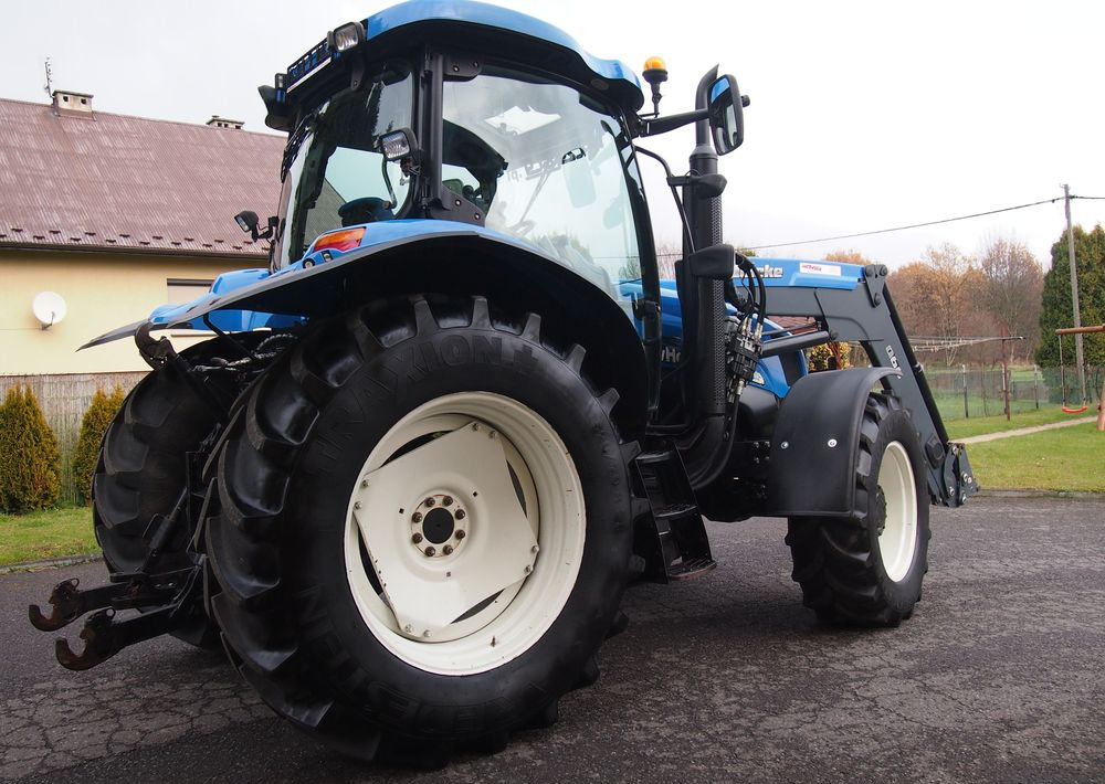 Ciągnik New Holland NH TS125A 6 cylindrów 2004 Ciągnik rolniczy New Holland TS125A - جرار: صورة 4 Ciągnik New Holland NH TS125A 6 cylindrów 2004 Ciągnik rolniczy New Holland TS125A - جرار: صورة 4