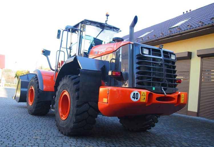 Ładowarka Hitachi ZW250 2010 Ładowarka Hitachi Waga, Centralne smarowanie - اللودر بعجل: صورة 5 Ładowarka Hitachi ZW250 2010 Ładowarka Hitachi Waga, Centralne smarowanie - اللودر بعجل: صورة 5